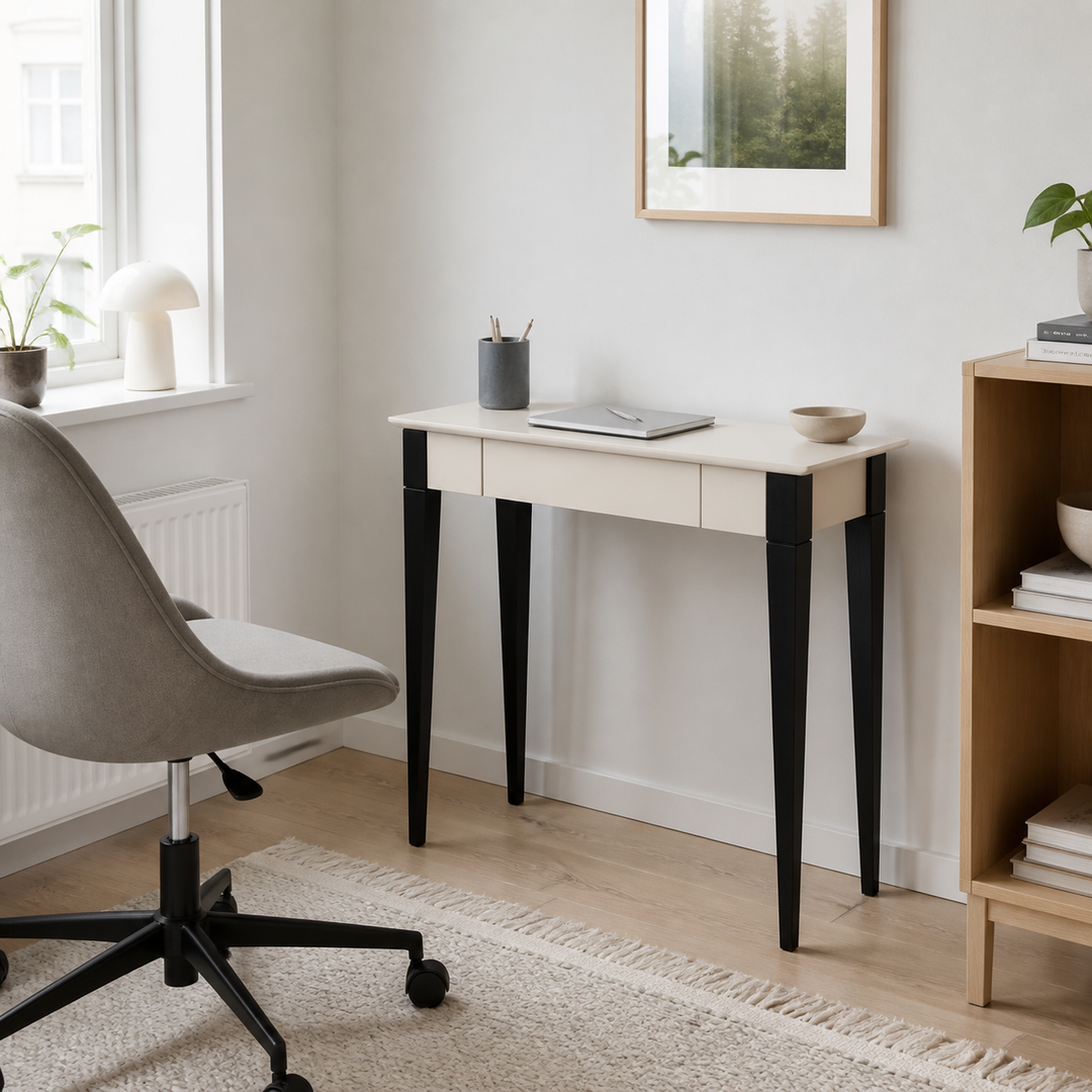MIMO Skrivebord 85x40cm Sorte Ben Hvid – supplerende neutral dagslysscene