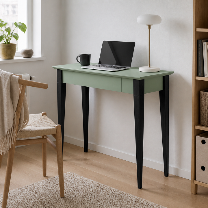MIMO Skrivebord 85x40cm Sorte Ben Salviegrøn – supplerende neutral dagslysscene