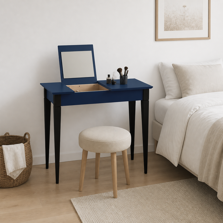 MIMO Sminkebord med spejl - 65x35 cm sorte ben / marineblå – supplerende neutral dagslysscene