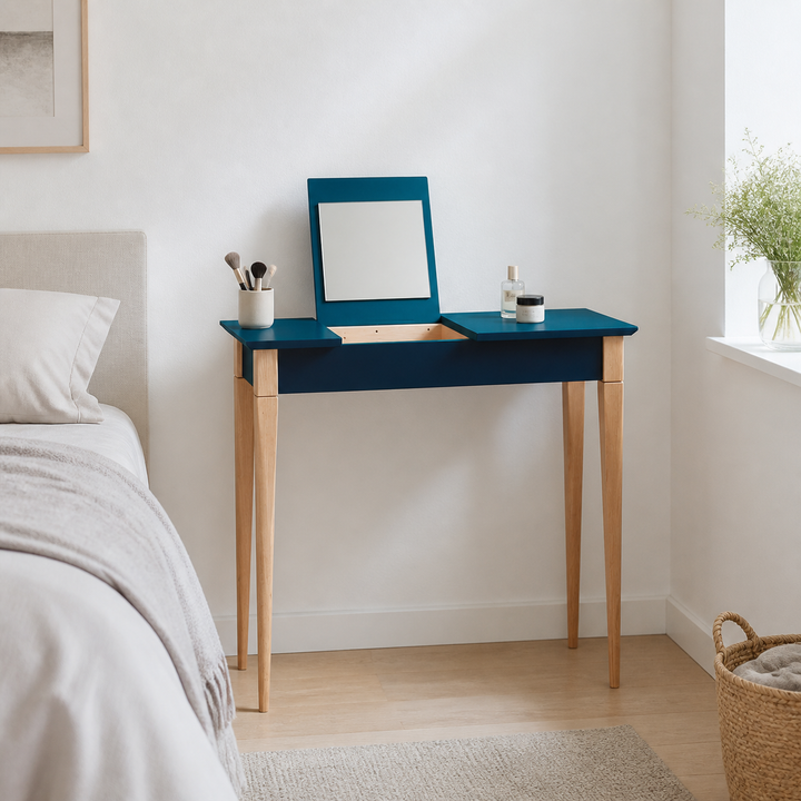 MIMO Sminkebord med spejl - 65x35cm Petrol Blue – hero i naturlig brug