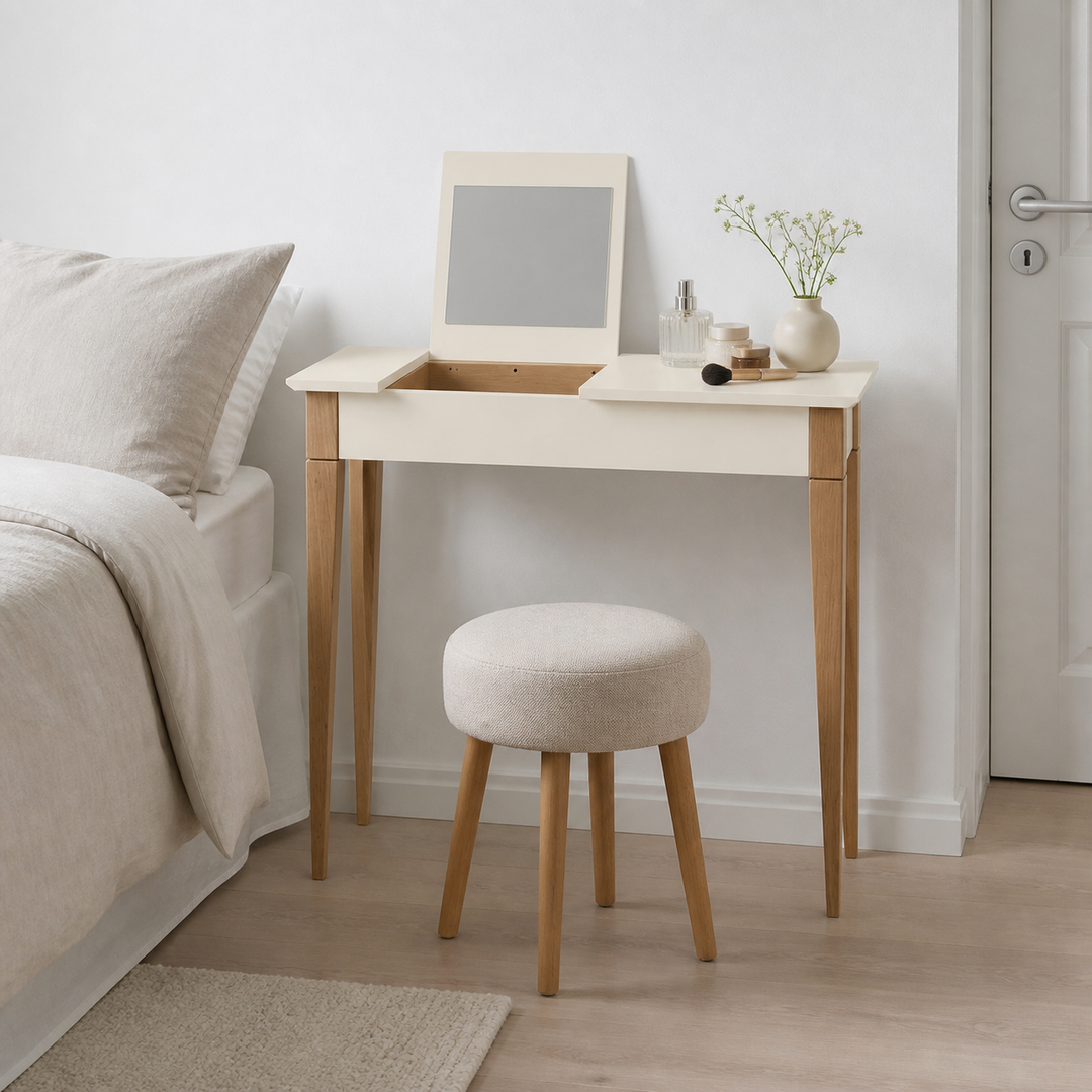 MIMO Sminkebord med spejl 85x35cm Kridthvid (chalk) – hero i naturlig brug