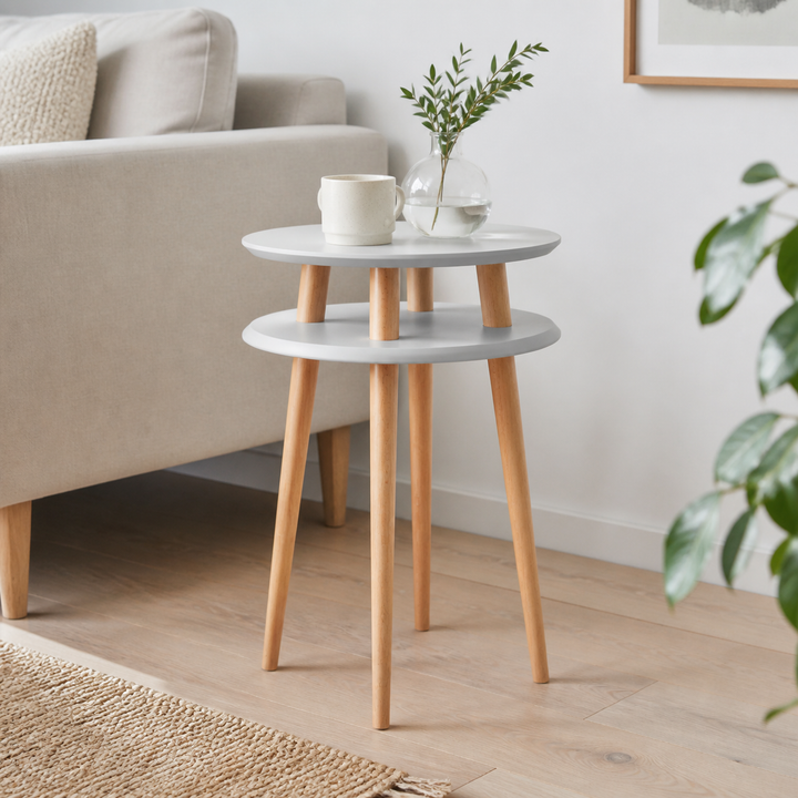 UFO Sidebord diameter 45cm x H 61cm - Lysegrå – hero i naturlig brug