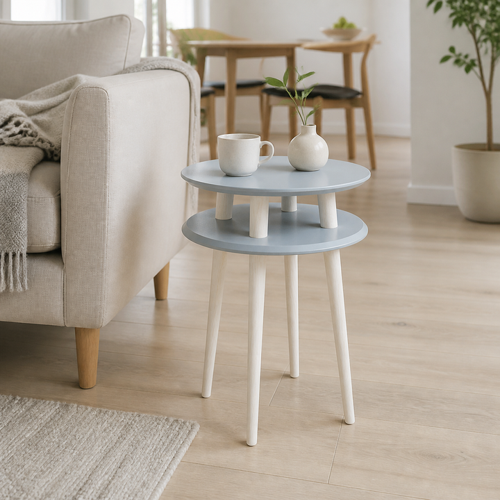 UFO Sidebord diameter 45cm x H 61cm - Lysegrå bordplade/hvide ben – hero i naturlig brug