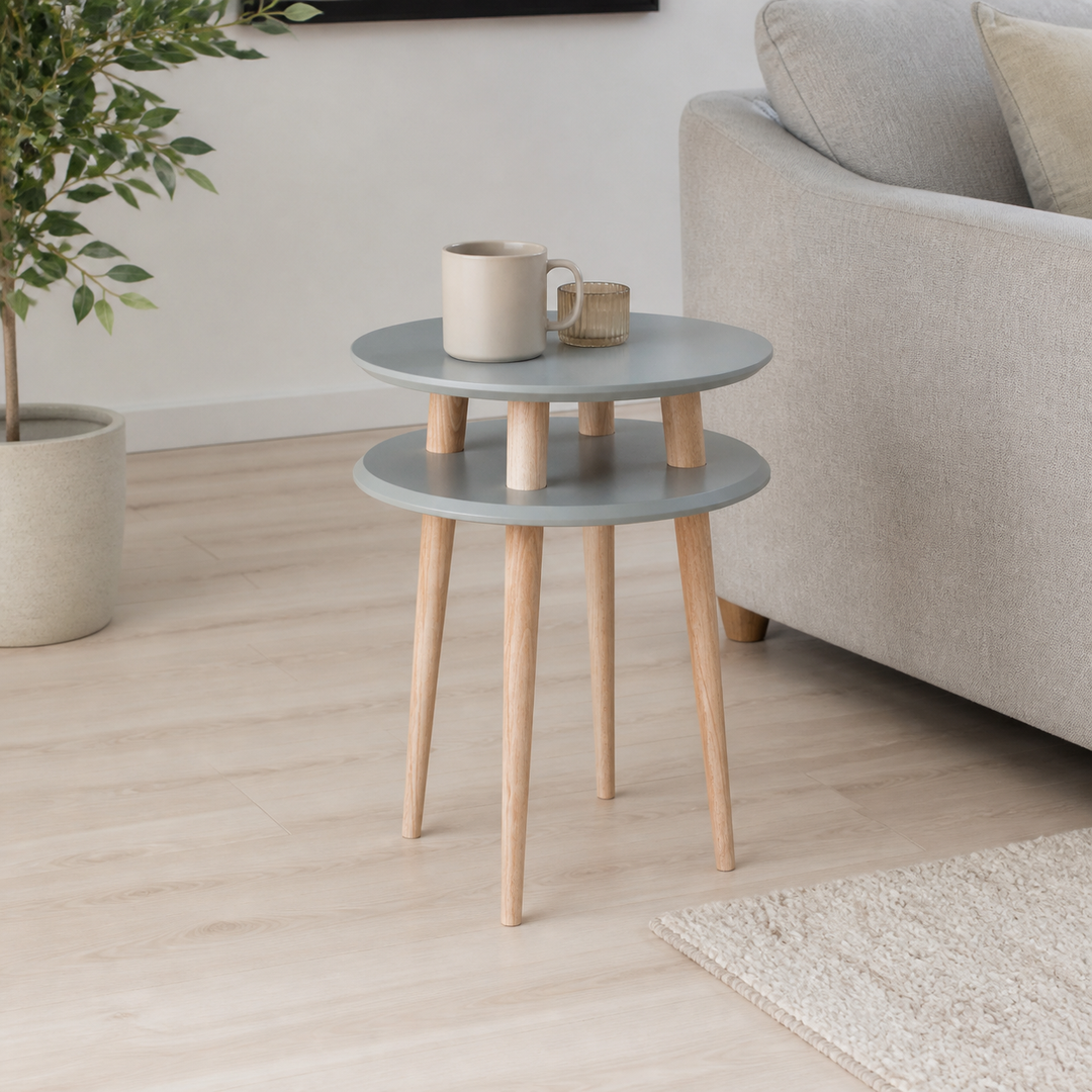 UFO Sidebord diameter 45cm x H 61cm - Mørkegrå – hero i naturlig brug
