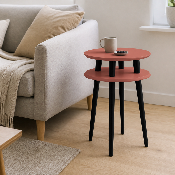 UFO Sidebord diameter 45cm x H61cm Antik pink / Sorte ben – supplerende neutral dagslysscene