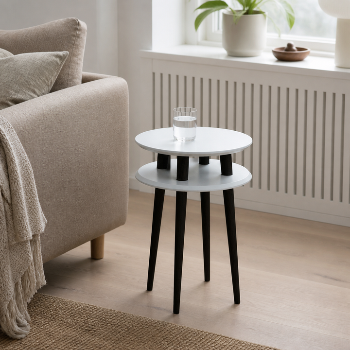 UFO Sidebord diameter 45cm x højde 61cm - Lysegrå/sorte ben – supplerende neutral dagslysscene