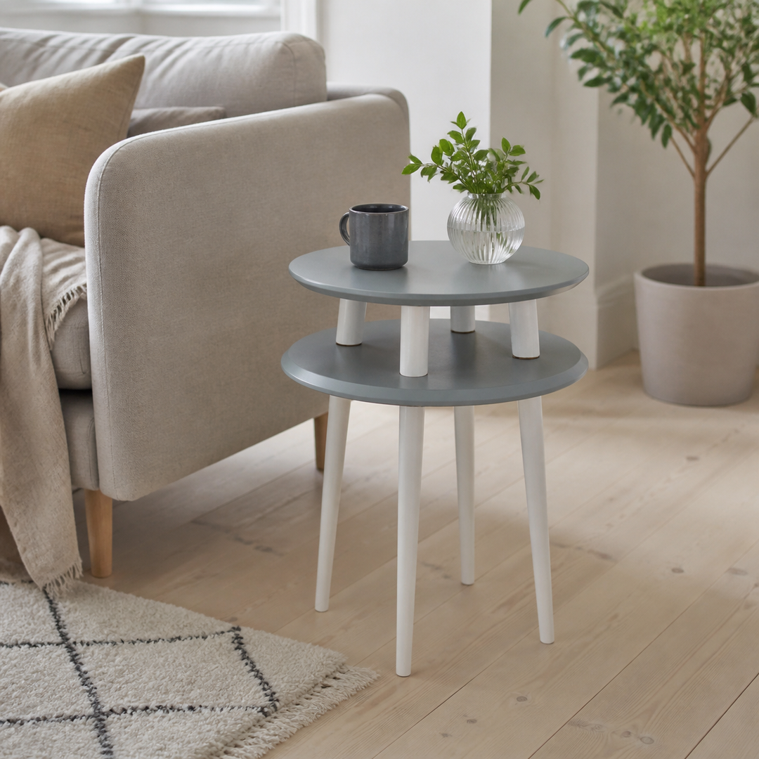 UFO Sidebord diameter 45cm x højde 61cm - Mørkegrå/hvide ben – hero i naturlig brug