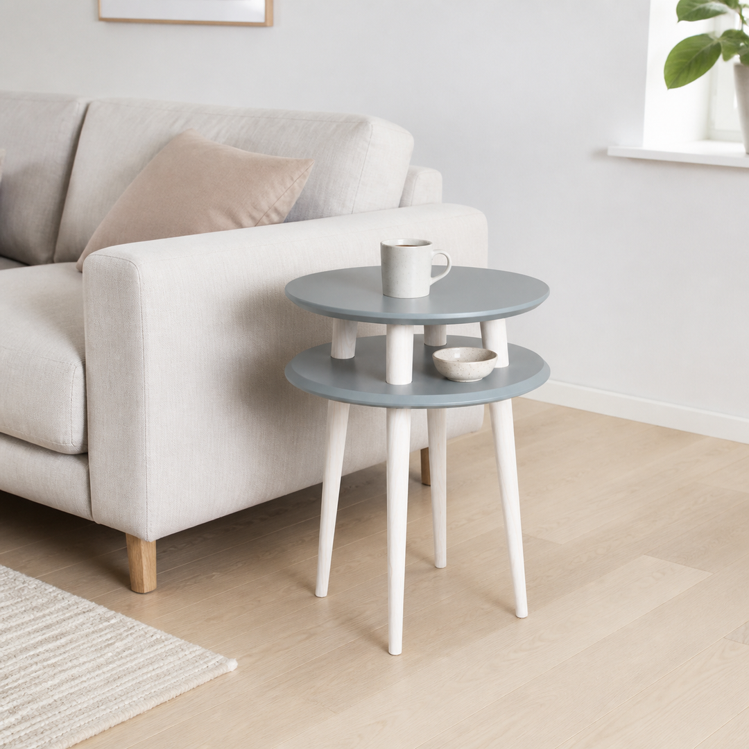 UFO Sidebord diameter 45cm x højde 61cm - Mørkegrå/hvide ben – supplerende neutral dagslysscene