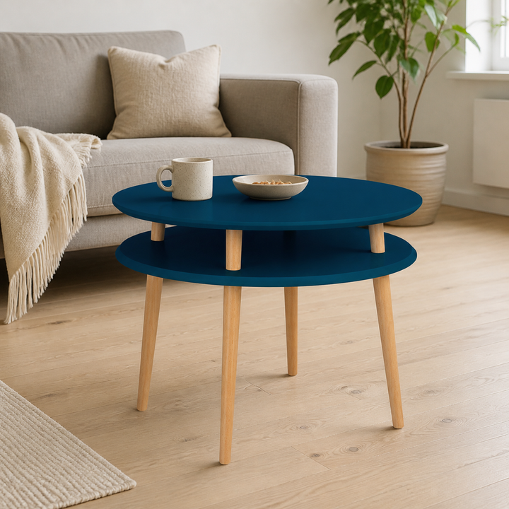 UFO Sofabord diameter 70cm x højde 61cm Benzinblå – hero i naturlig brug