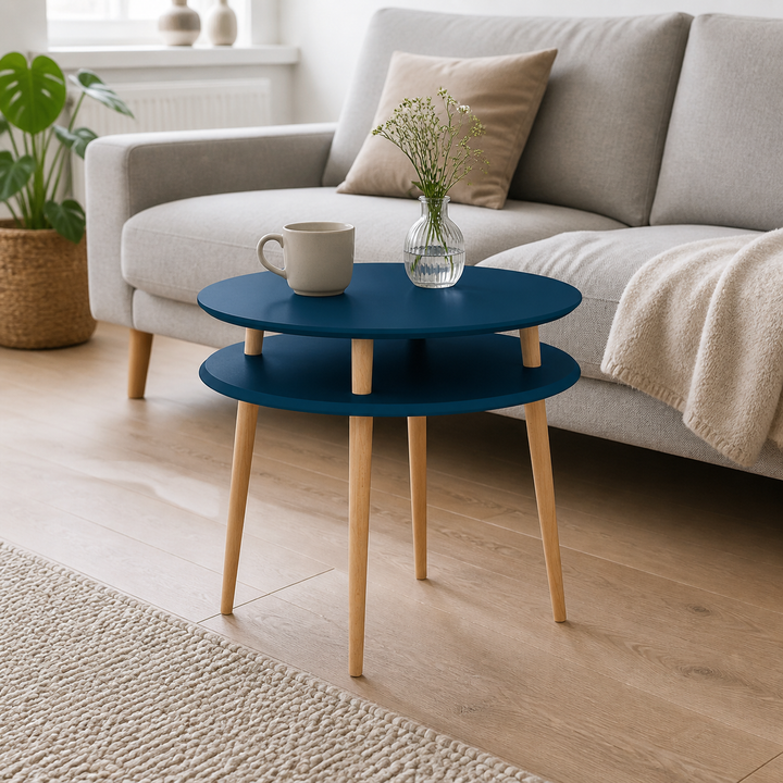 UFO Sofabord diameter 70cm x højde 61cm Benzinblå – supplerende neutral dagslysscene