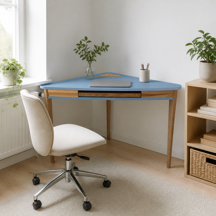 ASHME Hjørneskrivebord 114x85x85cm - Gentle Blue – hero i naturlig brug