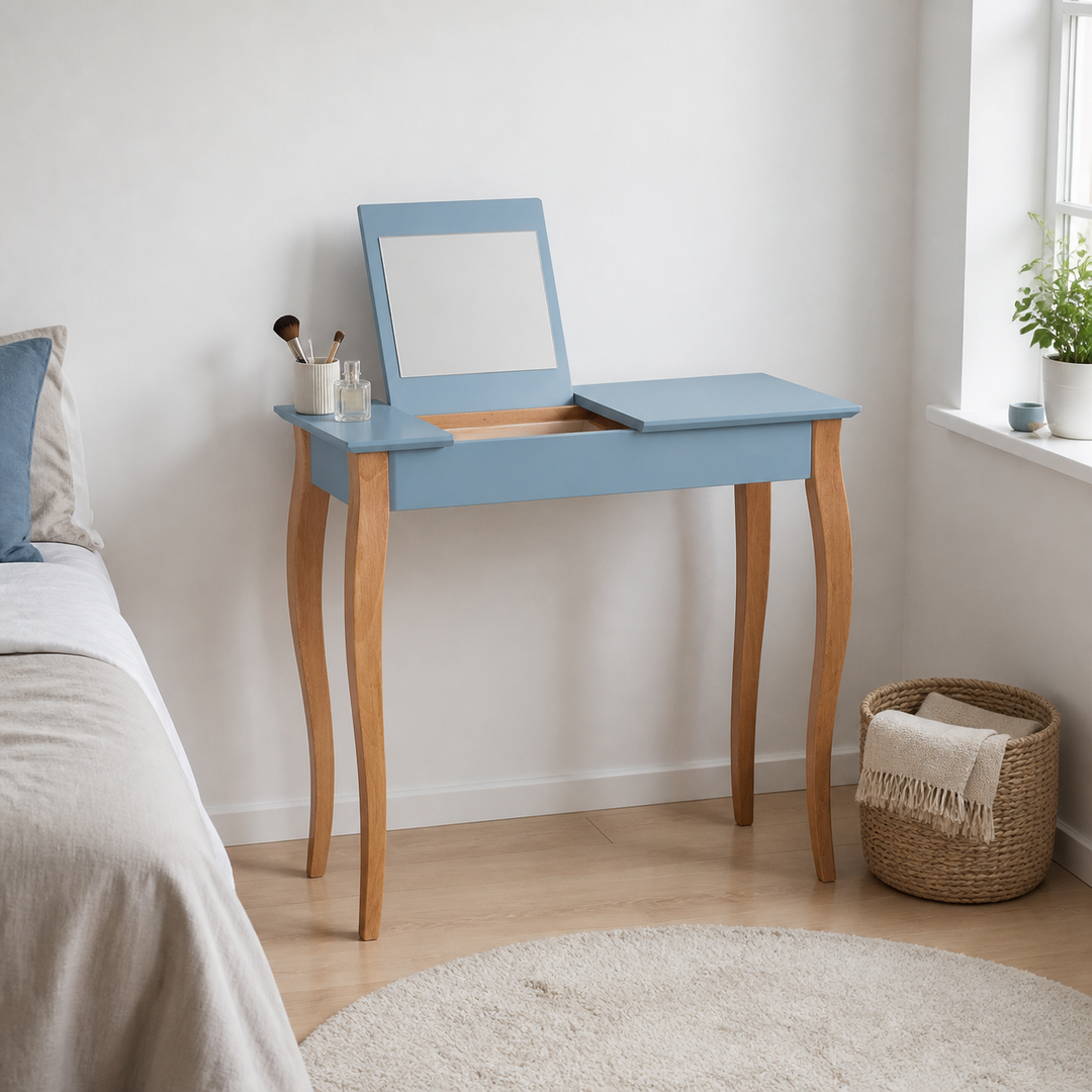 LILLO Sminkebord med spejl 85x35cm Gentle Blue – hero i naturlig brug