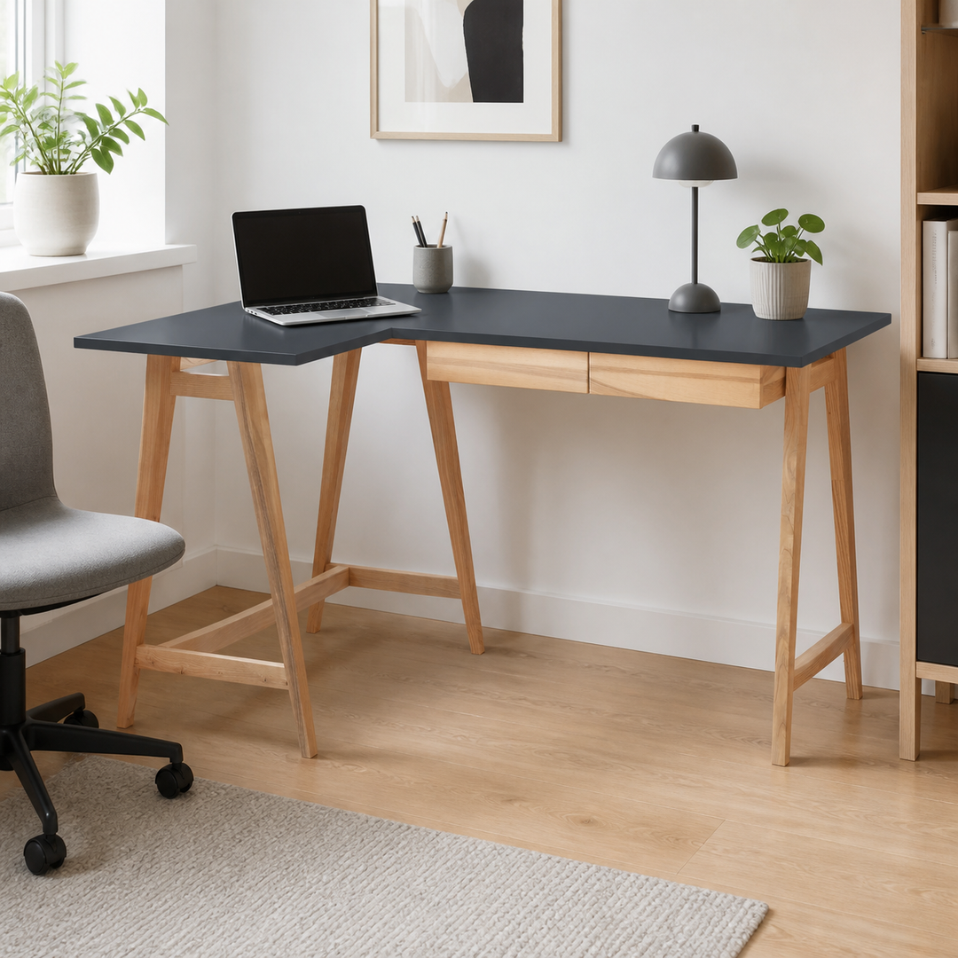 LUKA Asketræ Hjørneskrivebord B 135cm x D 85cm / Grafit Venstre Side – hero i naturlig brug