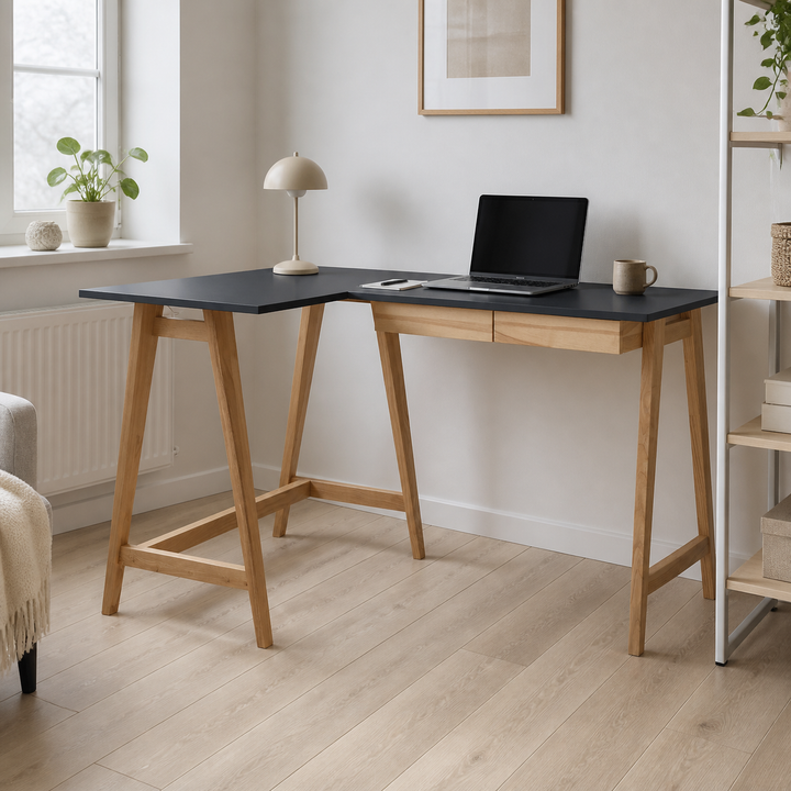 LUKA Asketræ Hjørneskrivebord B 135cm x D 85cm / Grafit Venstre Side – supplerende neutral dagslysscene