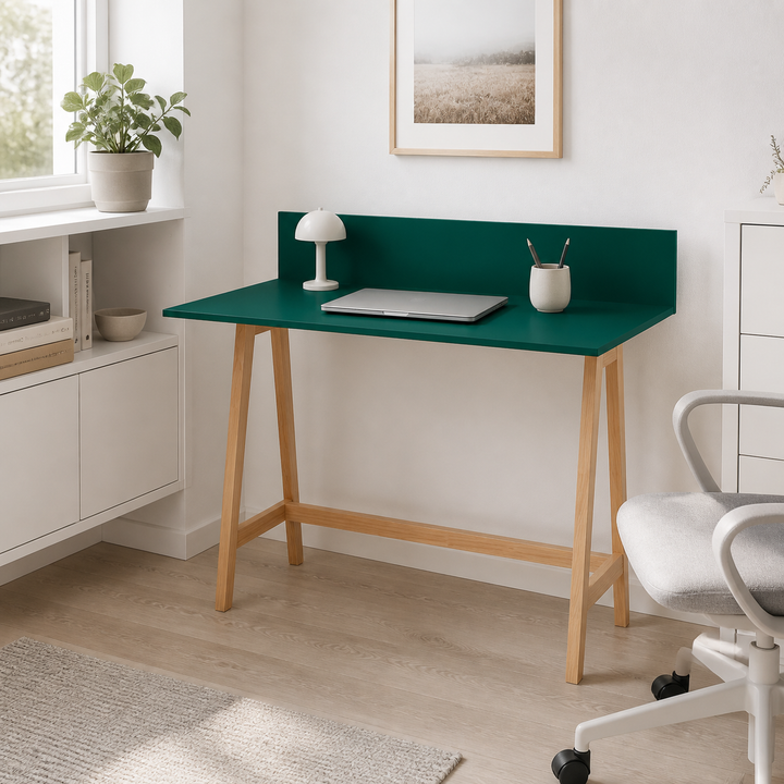 LUKA Asketræ Skrivebord 110x50cm Grøn – hero i naturlig brug
