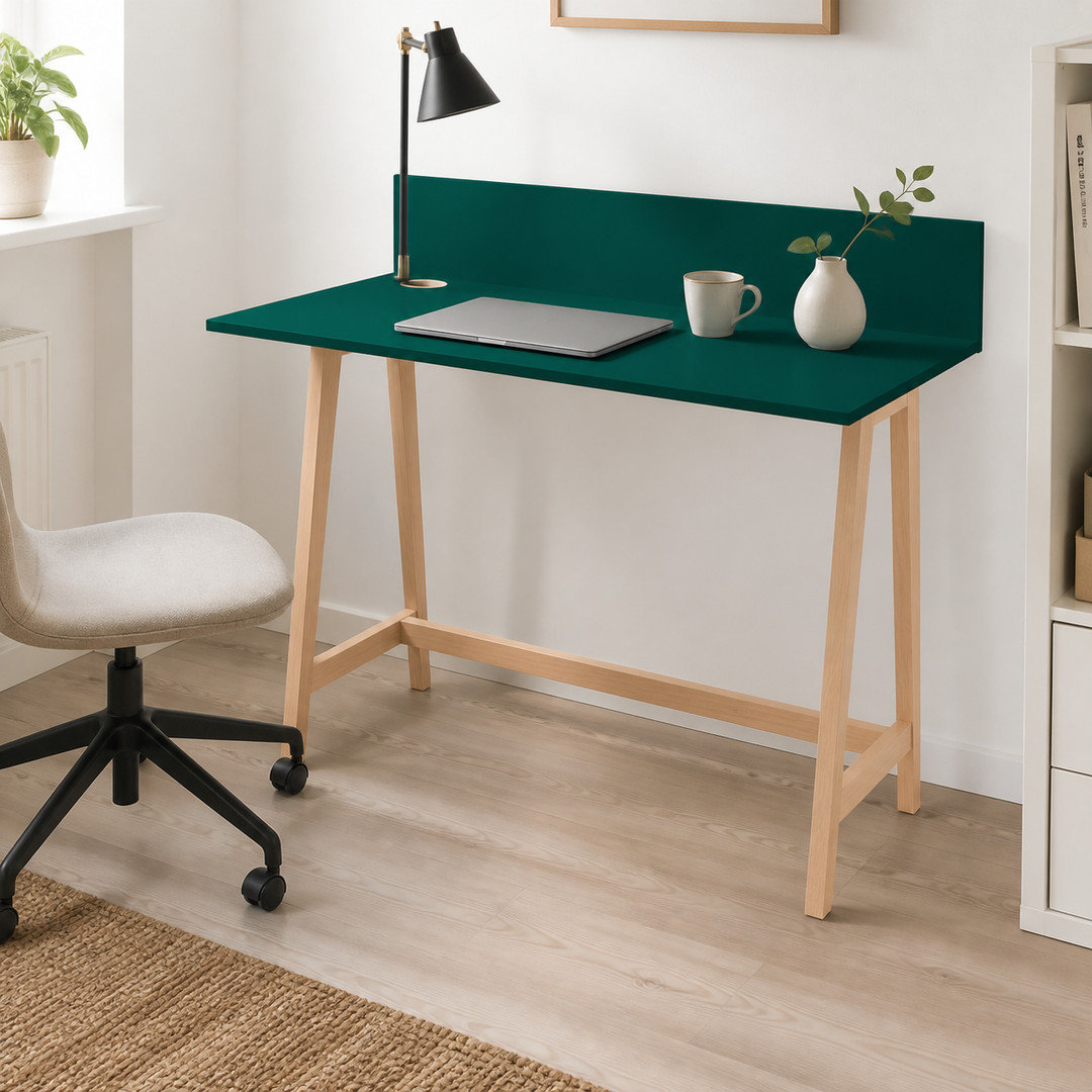 LUKA Asketræ Skrivebord 110x50cm Grøn – supplerende neutral dagslysscene