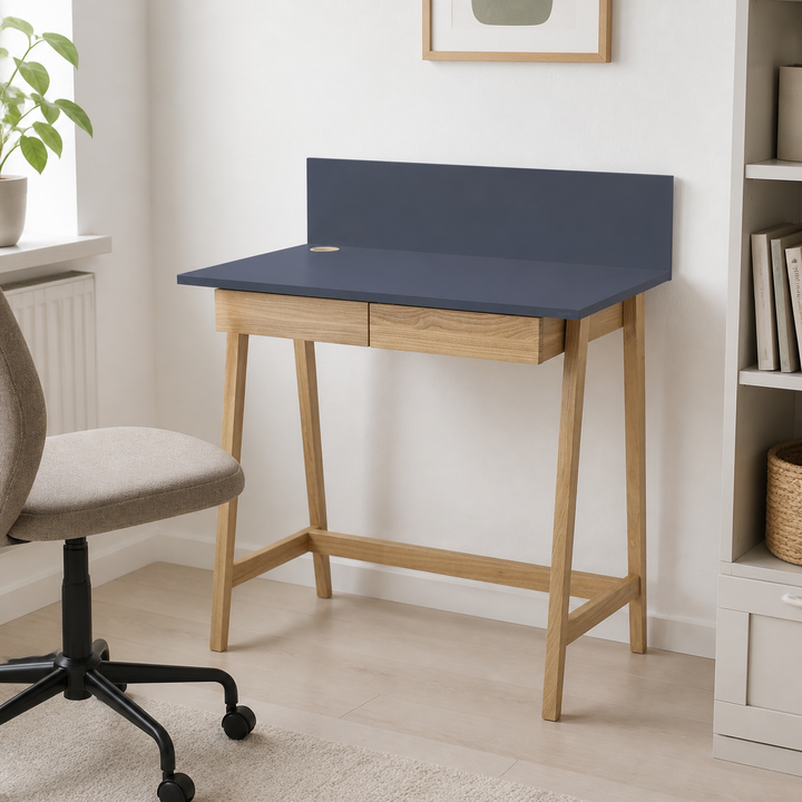 LUKA Asketræ Skrivebord 110x50cm med Skuffe / Grafit – hele produktet samlet og ryddeligt
