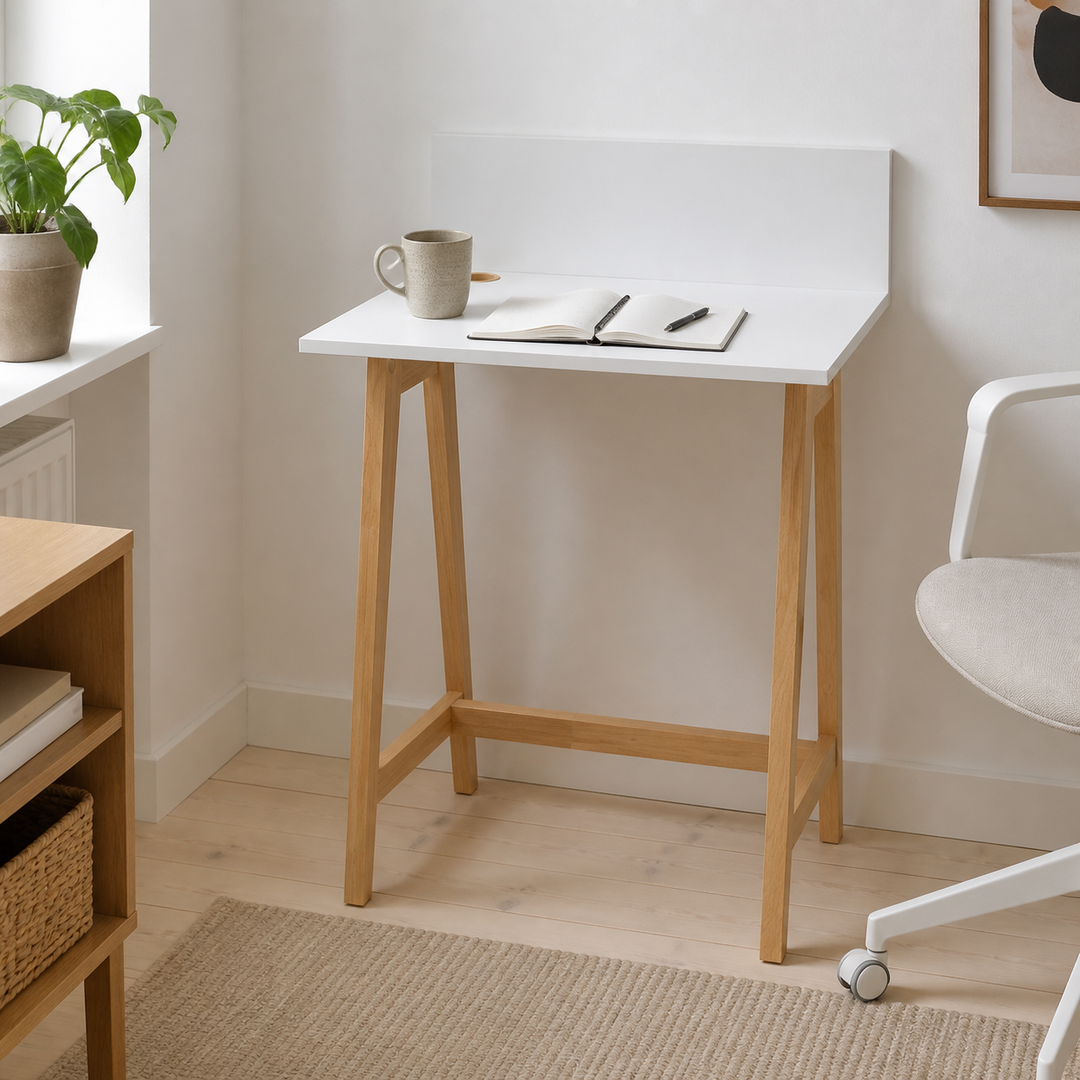 LUKA Asketræ Skrivebord 65x50cm / Hvid – supplerende neutral dagslysscene
