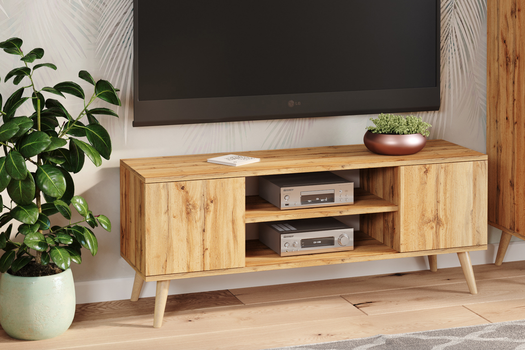 Lav TV-kommode, naturfarvet, højde 50 cm, bredde 135 cm, dybde 40 cm