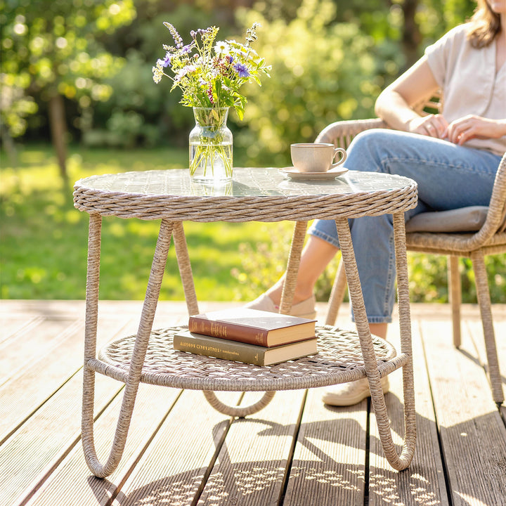 Polyrattan sidebord, 2-lags sofabord med hylde, glasplade, justerbare fødder, 65 x 65 x 50 cm, gul