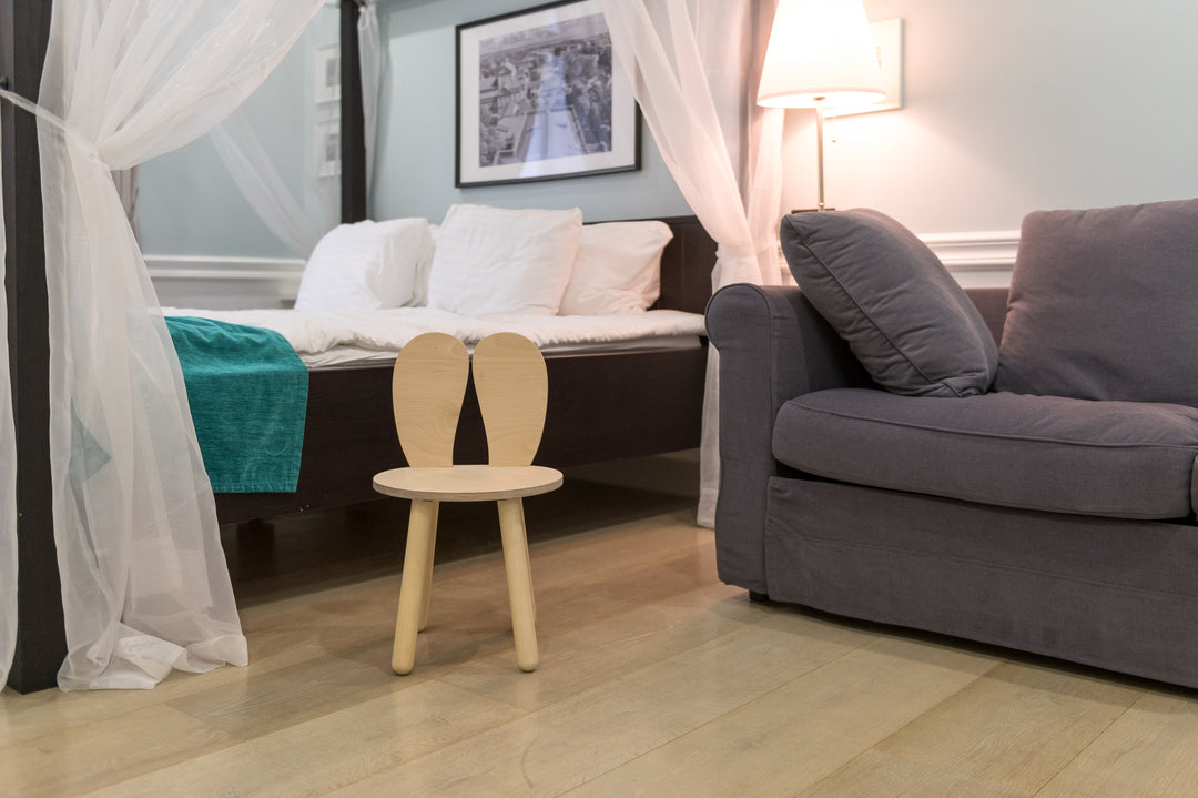 Bord og stol til barn med nuttet kaninøre-design, træ, naturfarvet