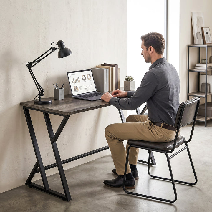 Skrivebord/computerbord 120x60cm, kontorbord med Z-formet metalbase, trælook, industrielt design til kontor, grå