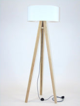 WANDA Asketræ Gulvlampe 45x140cm - Hvid Lampeskærm / Zig-zag