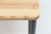 TRIVENTI Asketræ Spisebord 80x80cm - Sorte firkantede ben