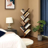 Bogreoler med 8 skrå stil design fyldt med mange bøger placeret ved siden af soveværelsesbordet