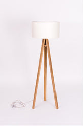 WANDA Asketræ Gulvlampe 45x140cm - Hvid Lampeskærm / Transparent