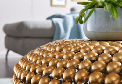 Håndlavet sofabord i  metal, 85x85x35 cm, guldfarvet