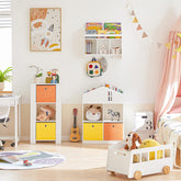 House Shape Design Toy Shelf Storage med 2 stof skuffer placeret i soveværelset med andet legetøj til børn