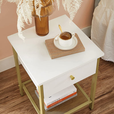 Moderne sengebord / natbord med skuffe og nethylde, hvid og guldfarvet