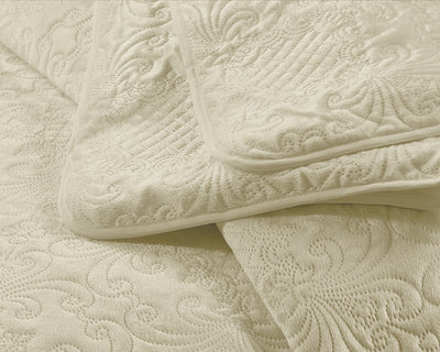 Fløjl Clara sengetæppe, creme, 260 x 250 cm