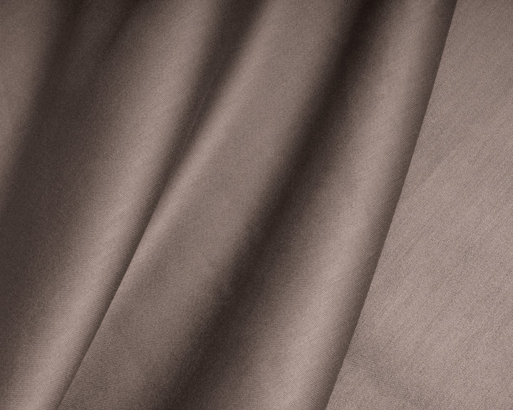 Lagen i satin, taupe 180 x 220 cm