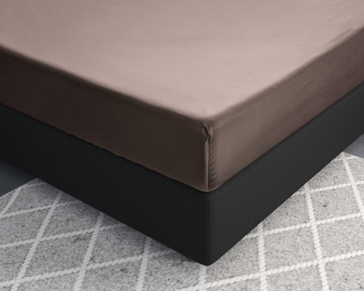 Lagen i satin, taupe 200 x 220 cm