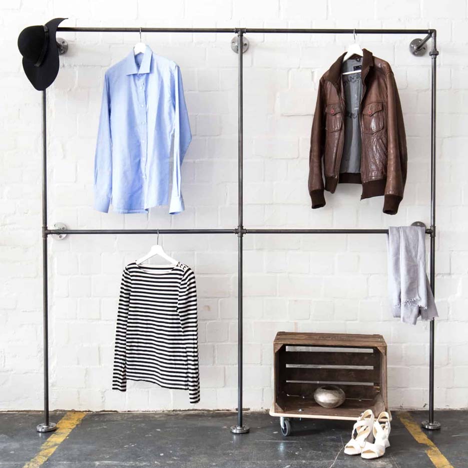 Åben garderobe i støbejern med to stænger til industrielt look