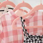 Fløjlsbøjler i pink til børnetøj