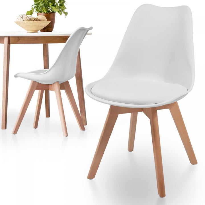 2 x skandinaviske spisestuestole - hvid, plast & massivt træ