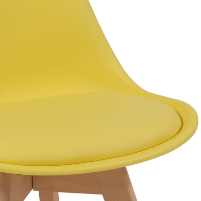 SpisebordsstoleSæt med 4 - skandinavisk stil, polstret med sædehynder, lavet af plastik og massivt træ, gul