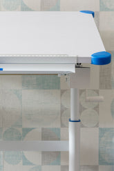 Justerbar højde børneskrivebord - Blå 119x67 cm - Lammeuld.dk