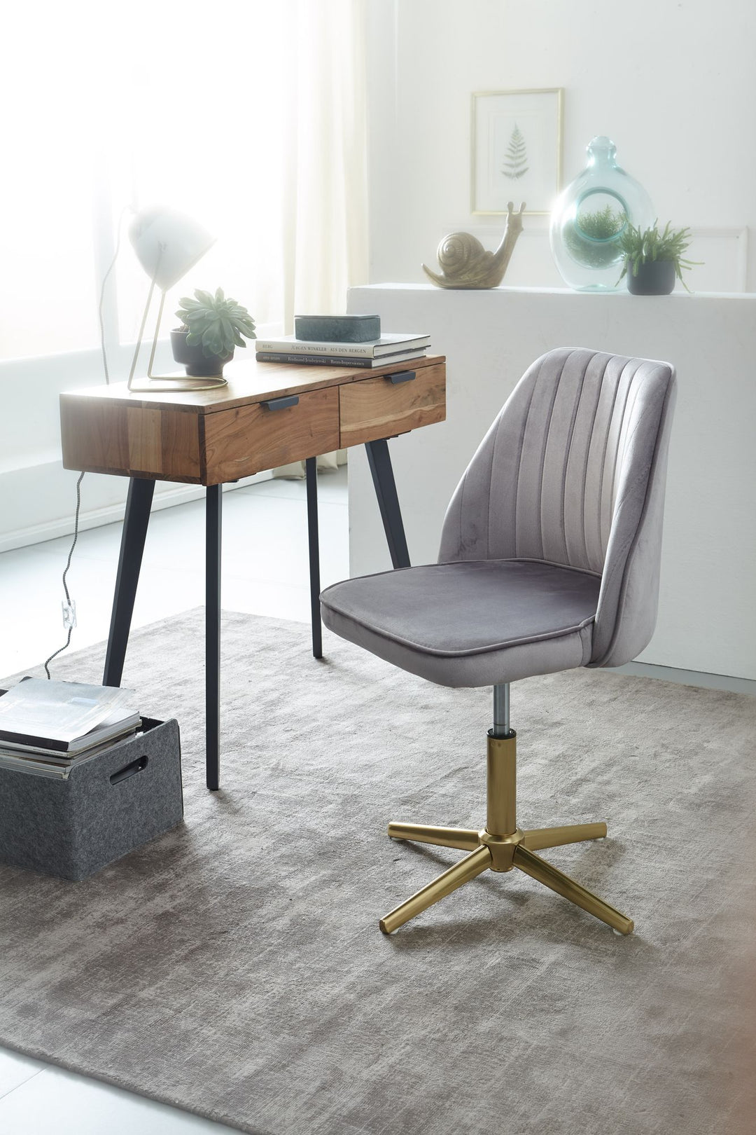 Kontorstol i grå fløjl, designer drejestol med ryglæn, glam-stil, grå